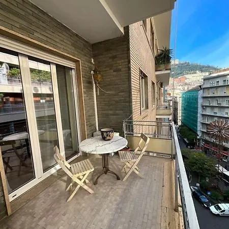 Vesuvius A Toledo * Nápoles